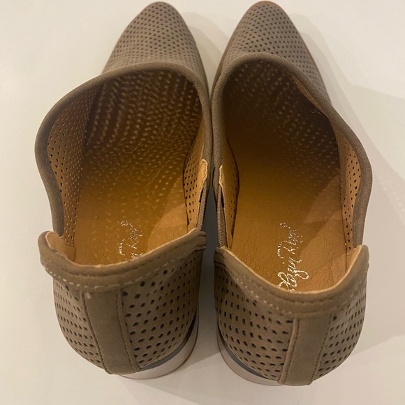 Blazzin Roxx - Picture 3 of 6